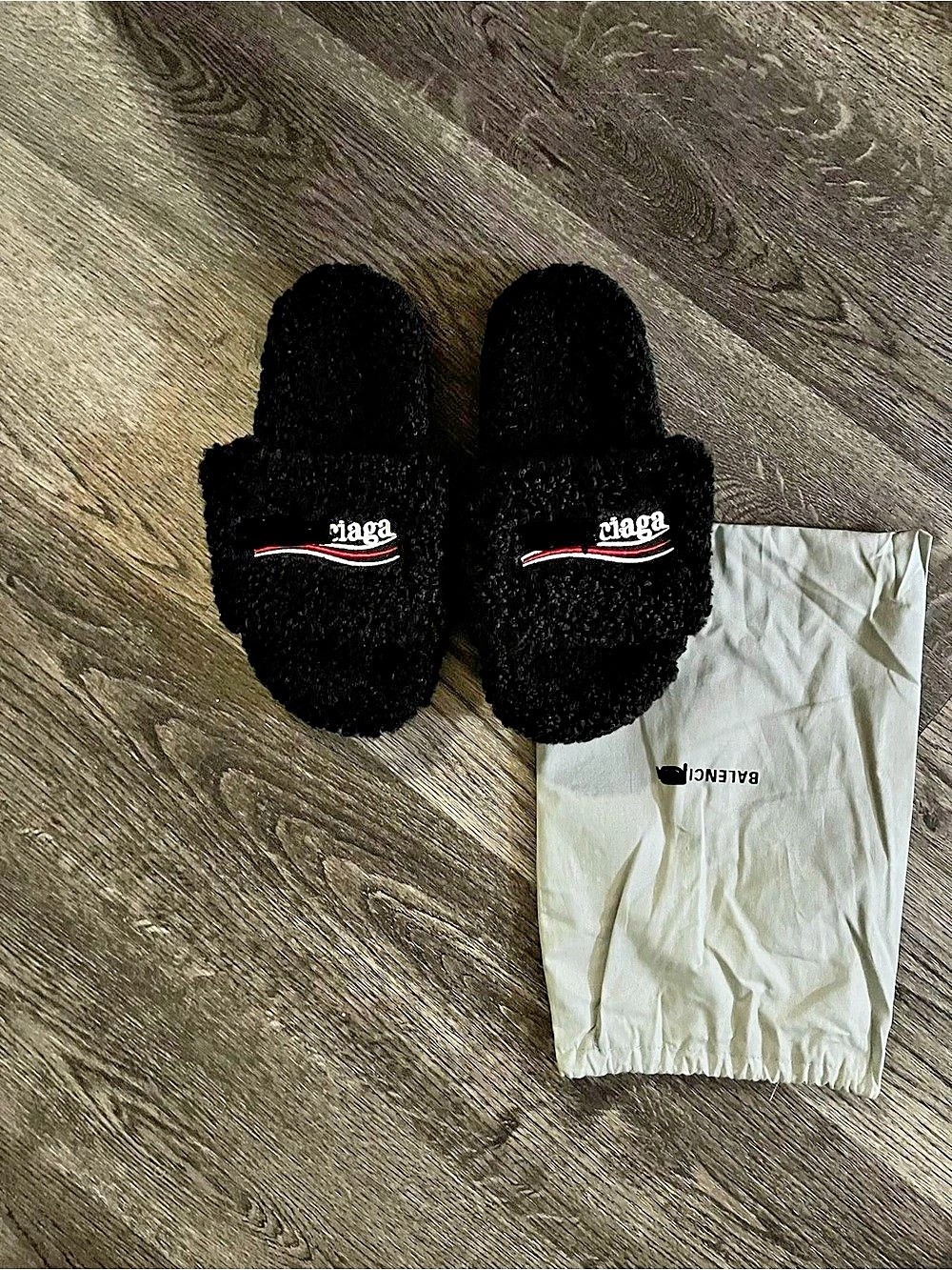 [Authenticated]
[Balenciaga black Furry Open
Mule Slides]
•
INCLUDES - Dustbag C